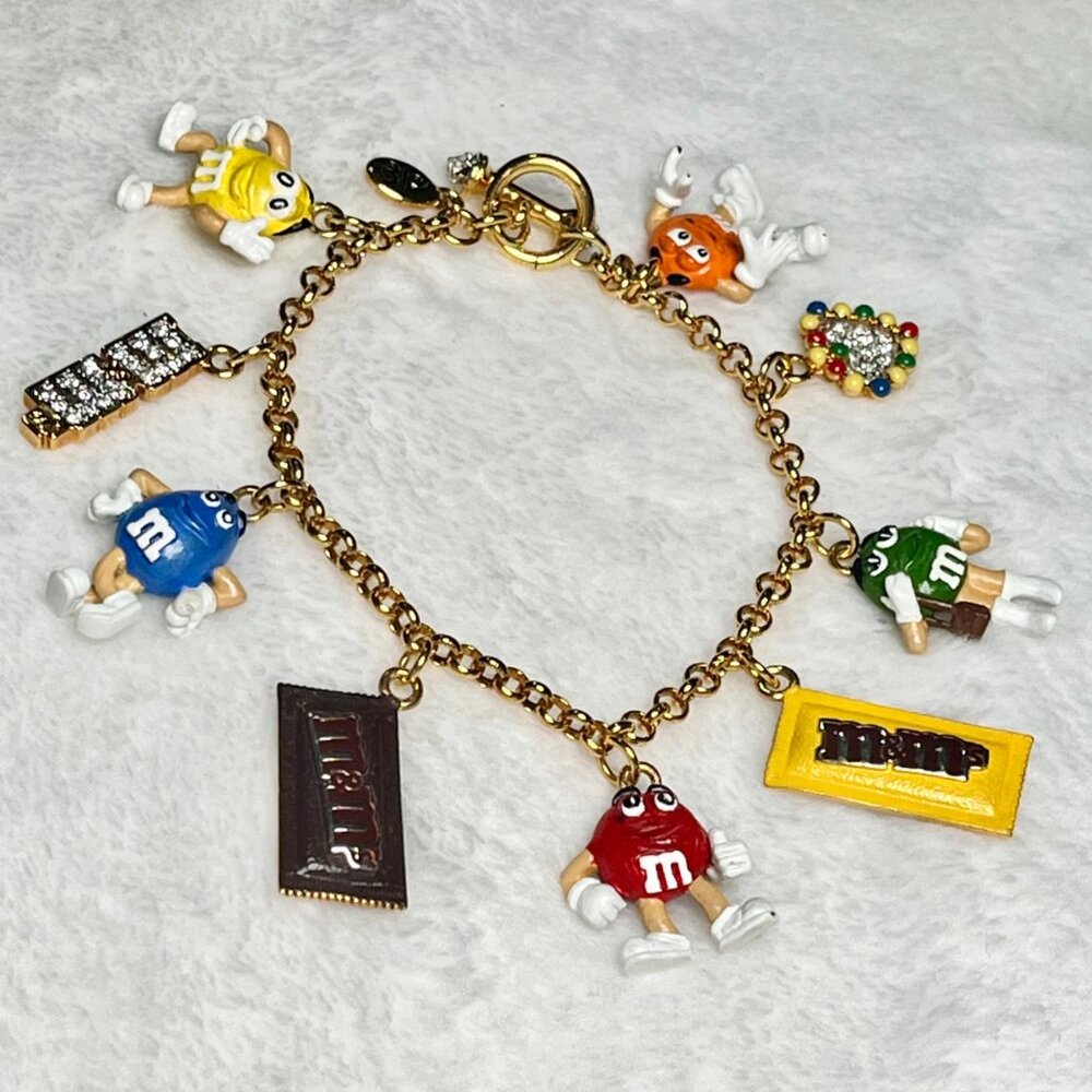 M&Ms Gold Tone Charm Bracelet With Character Charms By Danbury Mint Collectible - Picture 2 of 3